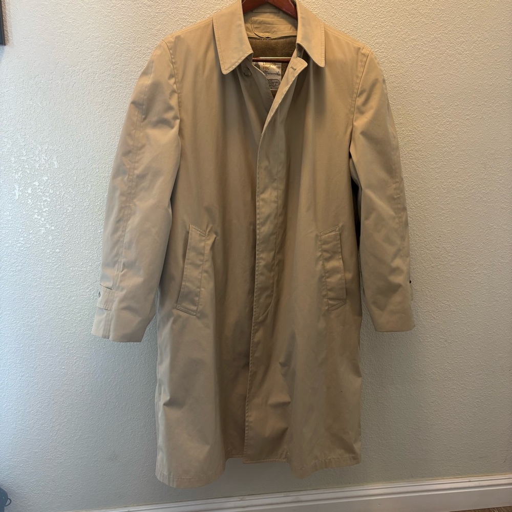 London Fog trench coat in excellent condition